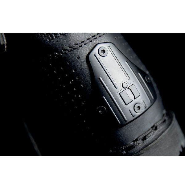 ICON El Bajo Johnny Black