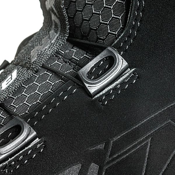 Ixon Bull 2 WP Black White