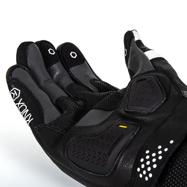 Knox Oulton Black White