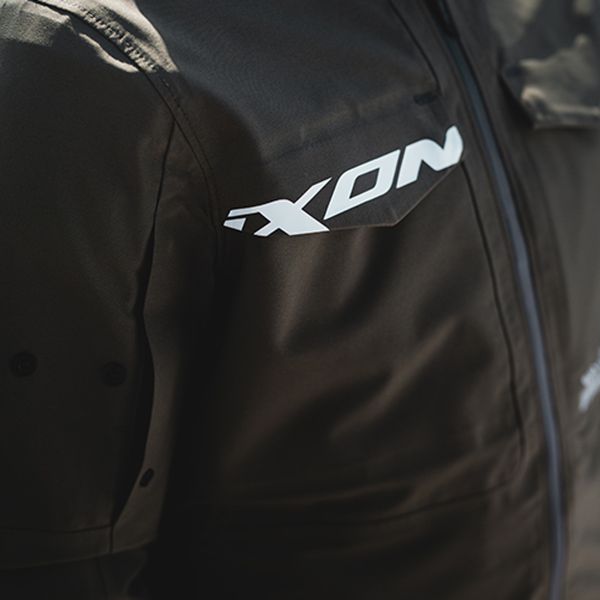 Ixon Square Black Red