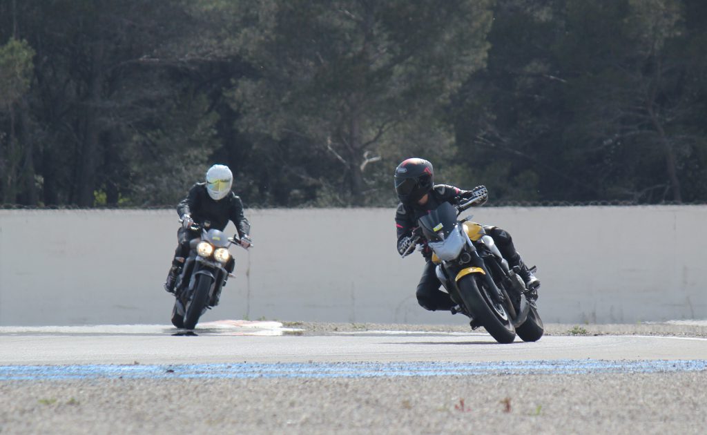 Mes 2 premières moto piste XJ6 de 2009