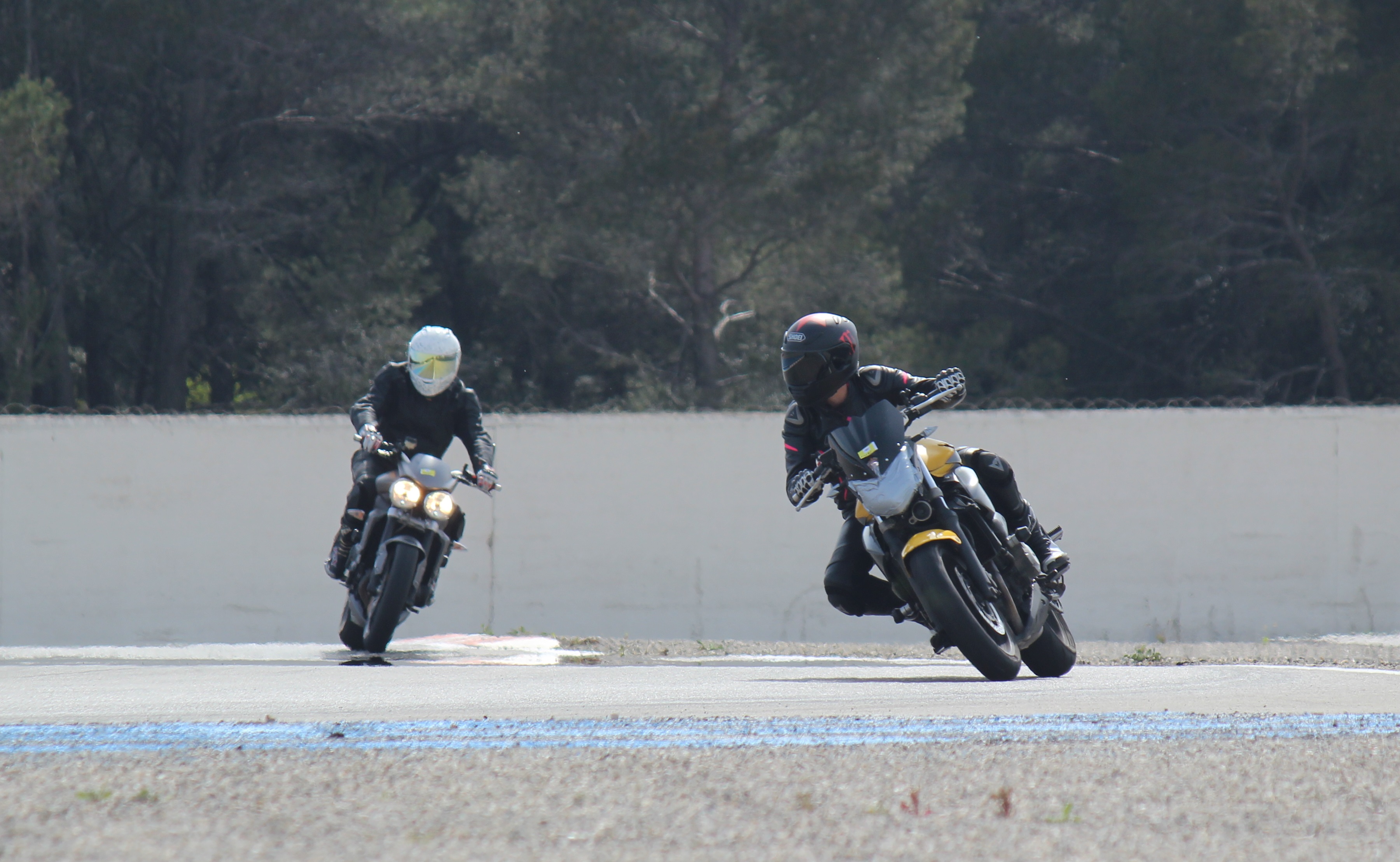 Mes 2 premières moto piste XJ6 de 2009