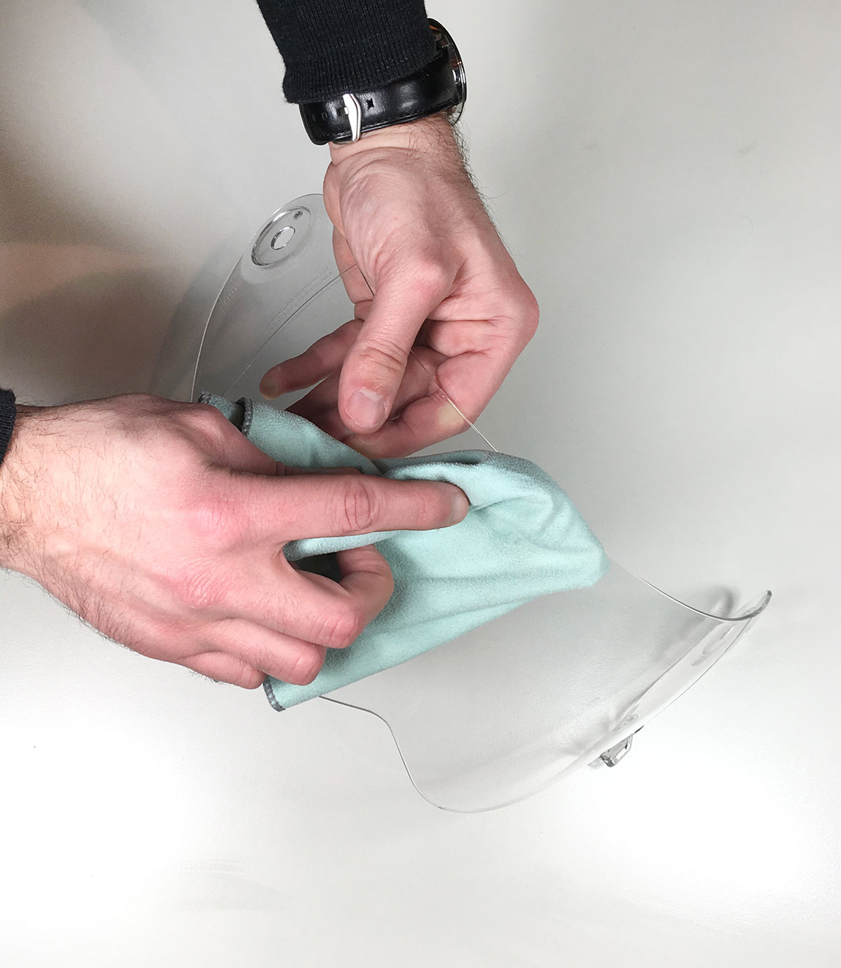 entretenir la visiere du casque moto