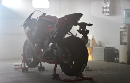 banniere quelle moto pour la piste
