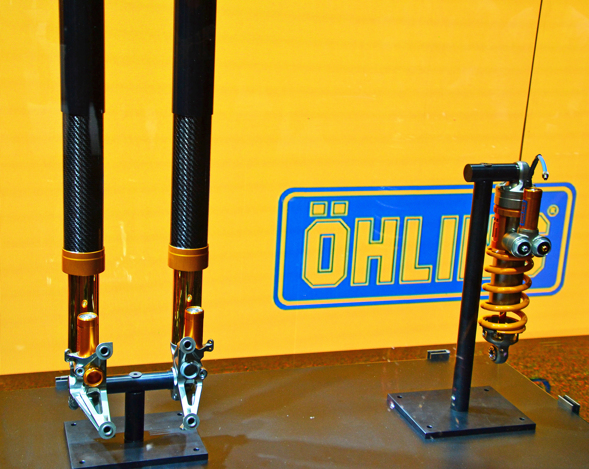 fourche Ohlins route moto superbike ÖHLINS