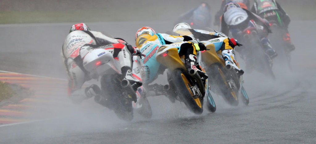 Conseils moto : pister sous la pluie - Live Love Ride - Le blog iCasque