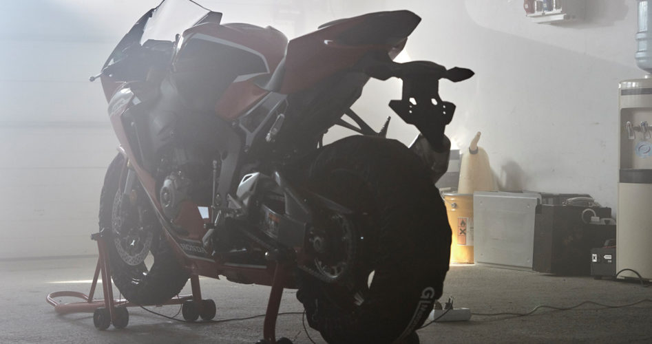 moto hivernage cover blog icasque