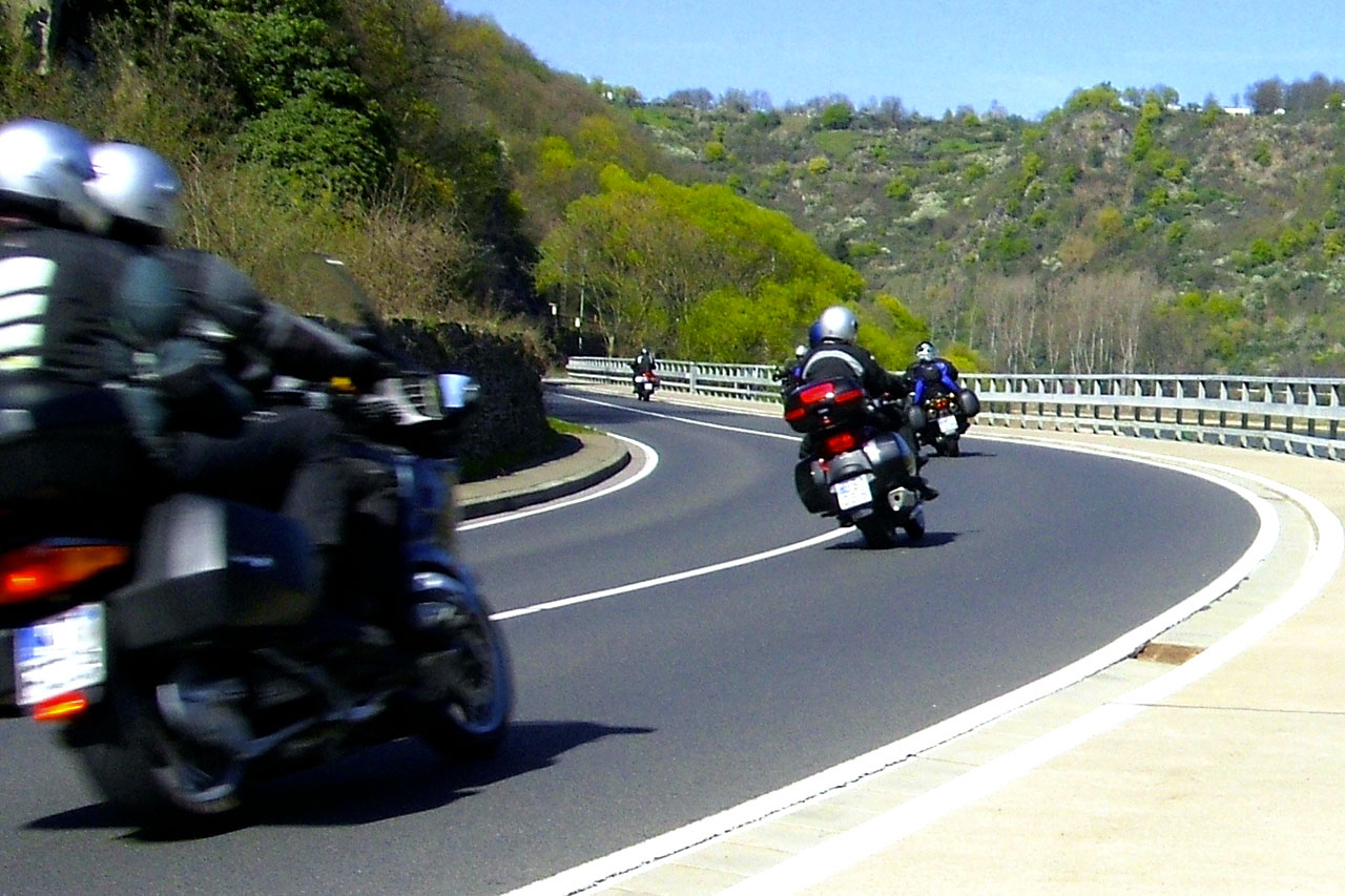 rouler en groupe à moto