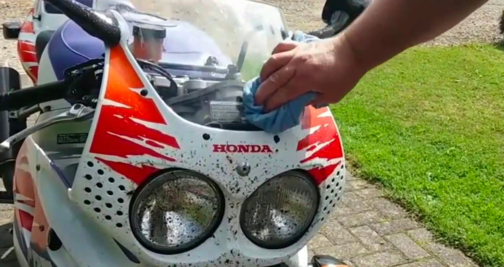 nettotage phares moto
