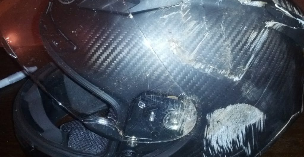 casque moto endommagé