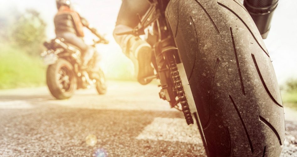 Comment vérifier l’état de ses pneus moto