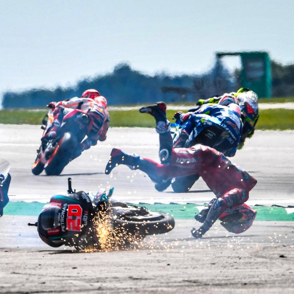 chute pilote moto racing