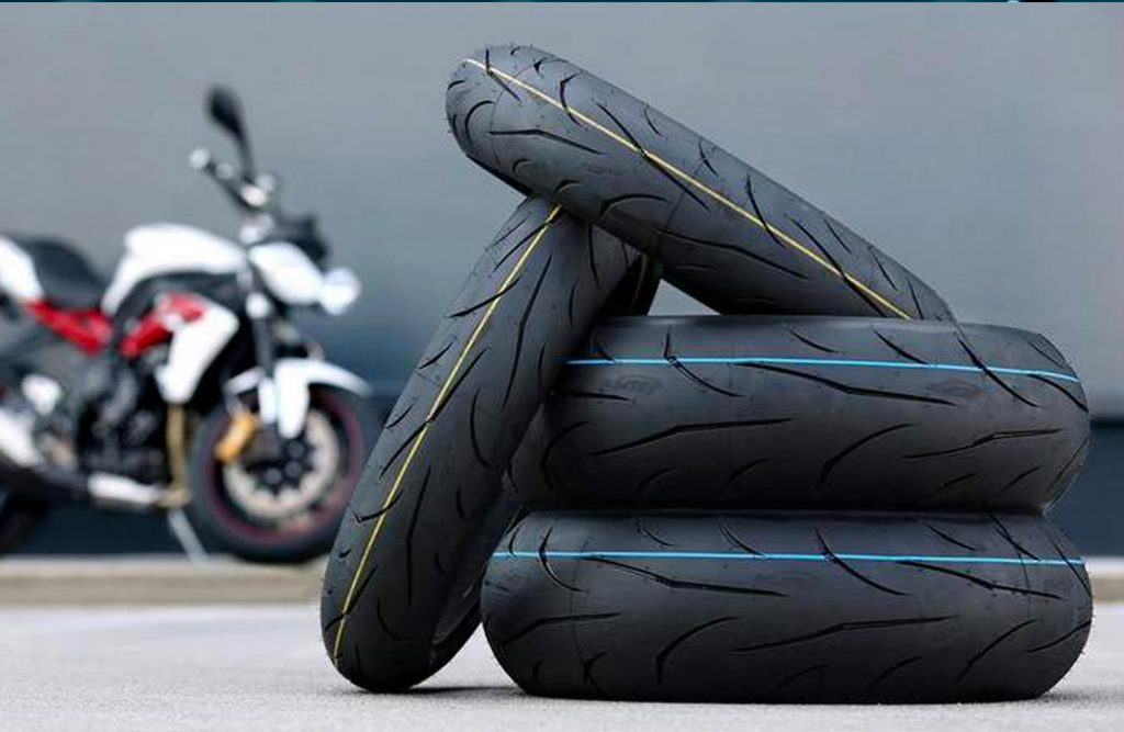 pneus moto neuds