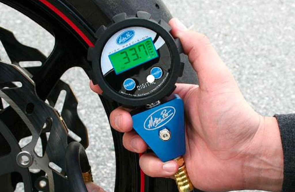 pression des pneus moto 1