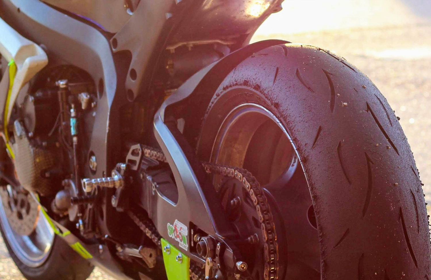 Comment vérifier l’état de ses pneus moto Live Love Ride