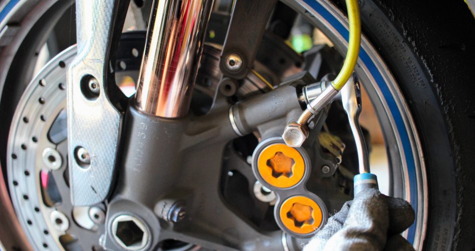 demonter ses plaquettes de freins moto