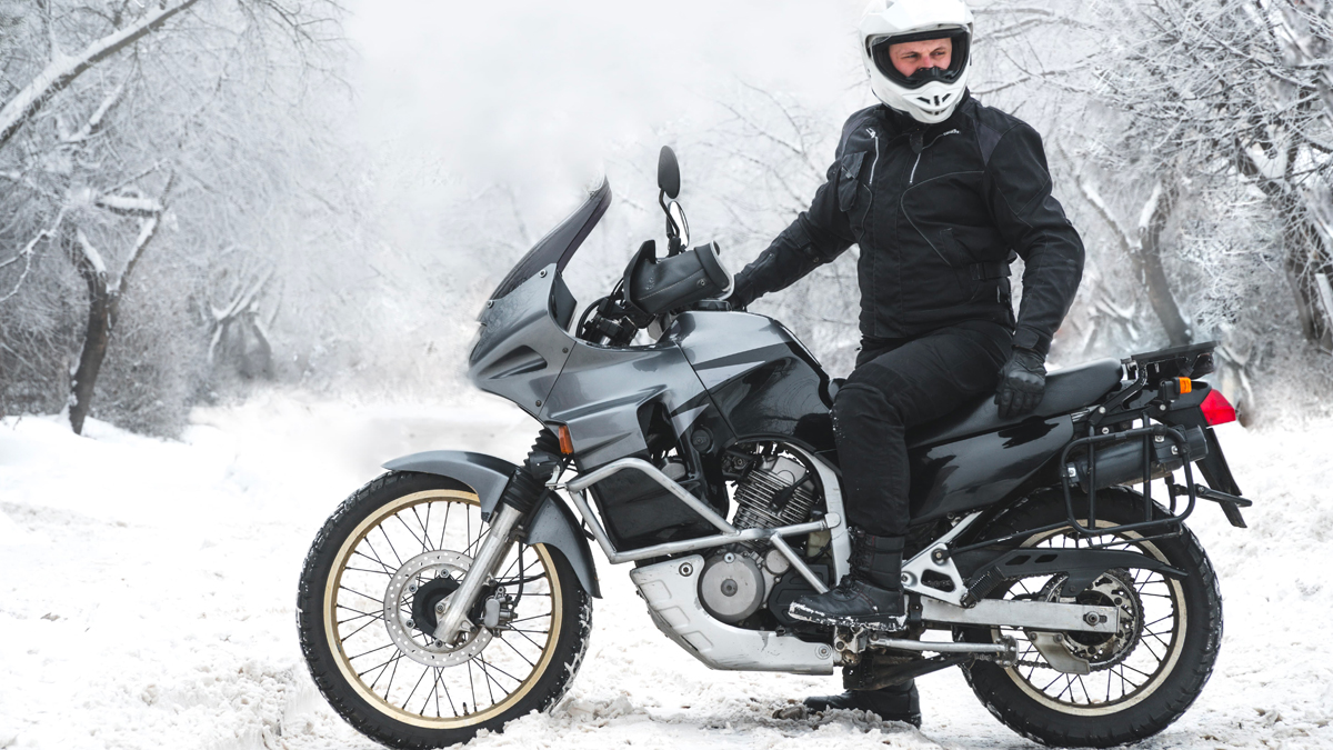 Comment bien s'équiper pour rouler à moto en hiver ? - Liberty Rider