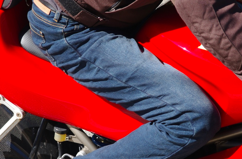 jeans sur la moto
