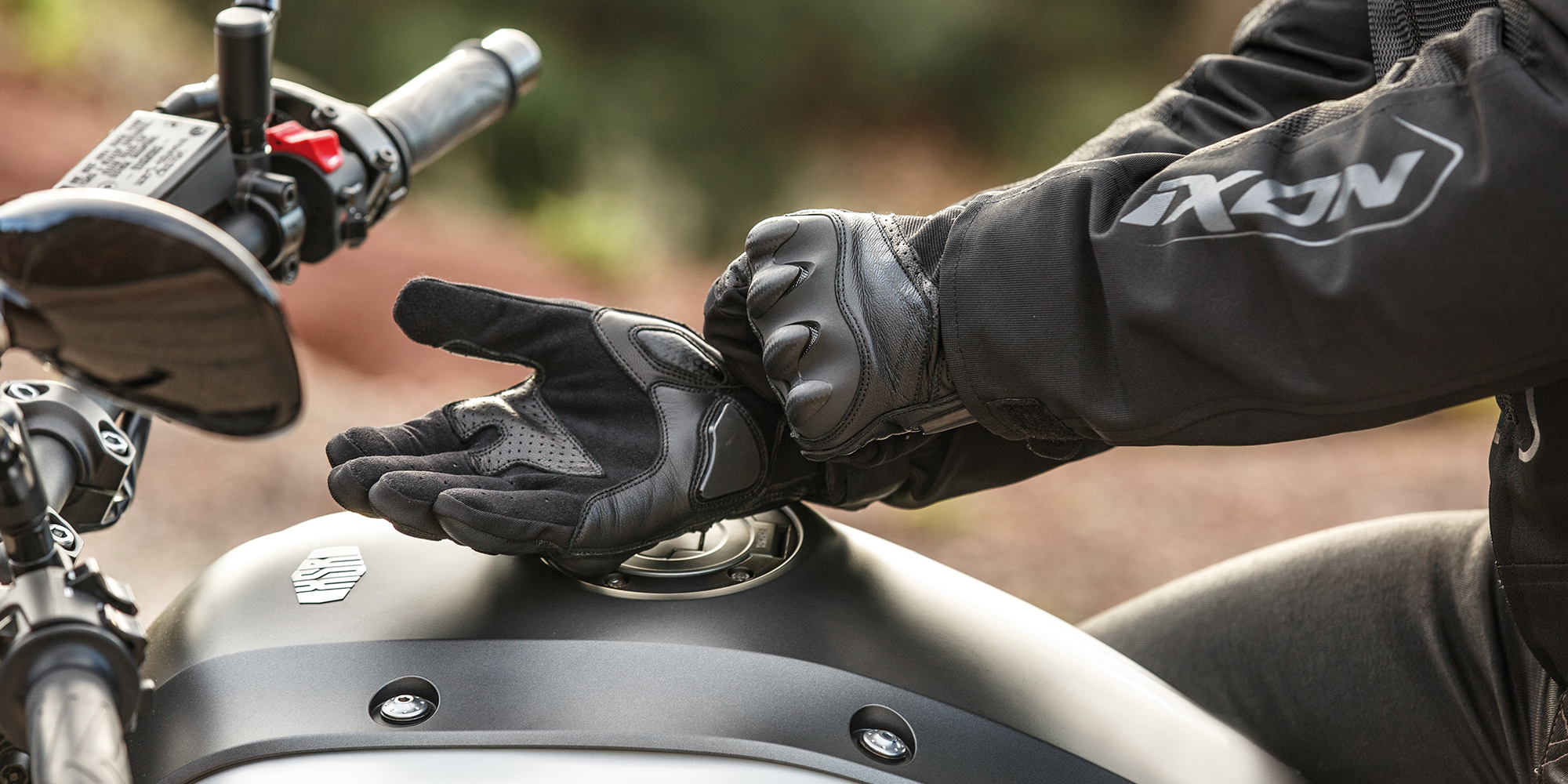 Gants moto obligatoires: quels gants porter et qu'est-ce que vous risquez ?