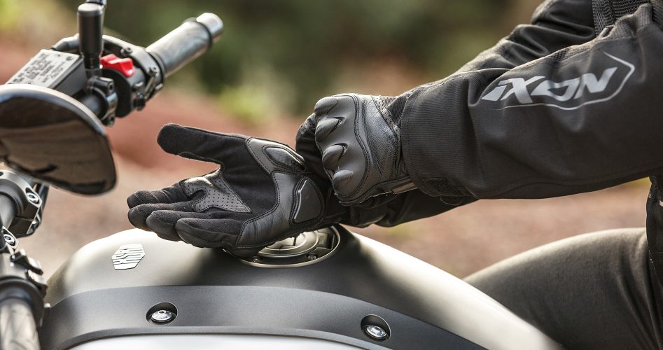 responsabilité-en-cas-de-non-port-des-gants-à-moto