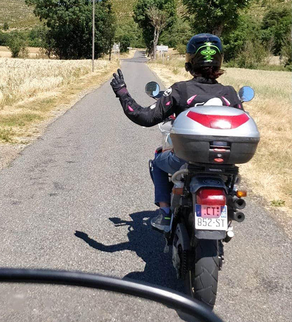 charlotte sur sa moto