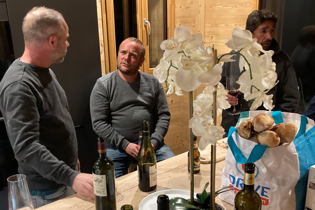 convivialite a la colmiane pour le tournage raid2roue