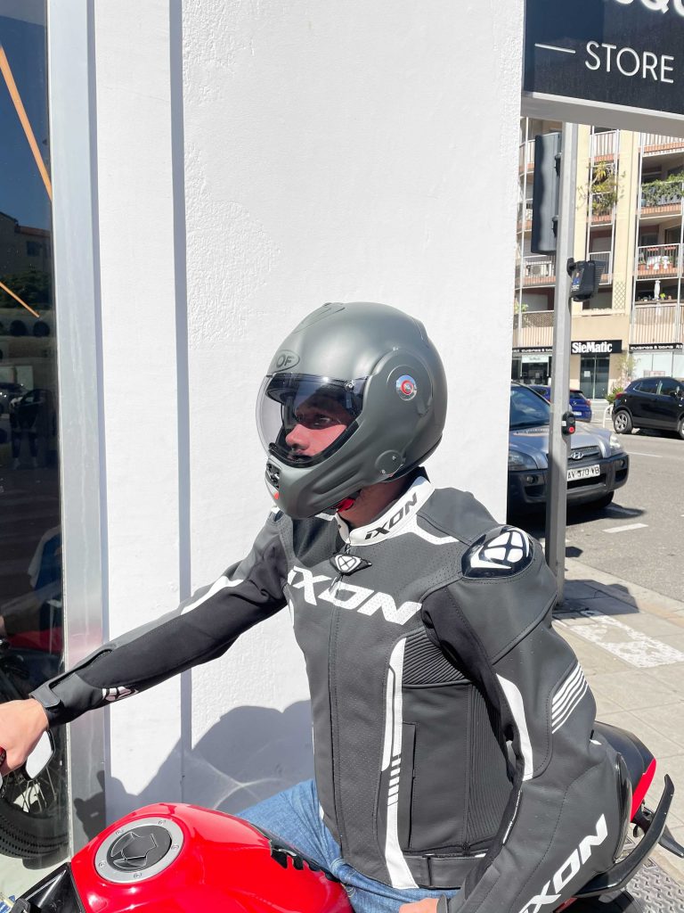 essaie du casque roof desmo kamo scaled