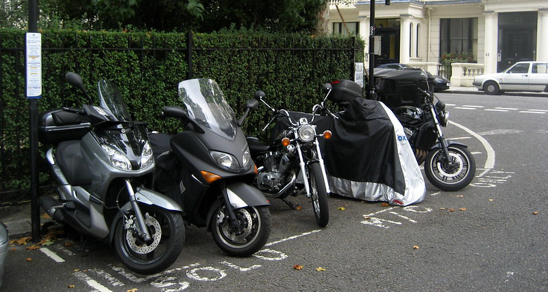 vol de moto utiliser une bache