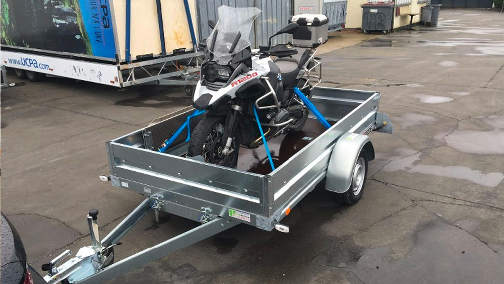 Tuto : Conseils pour transporter sa moto sur une remorque