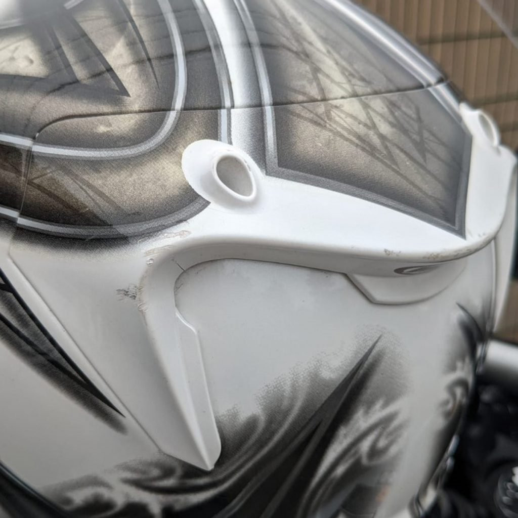 spoiler casque abimé 1