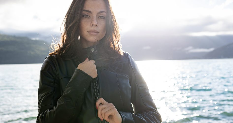 Comment bien choisir son blouson de moto pour femme