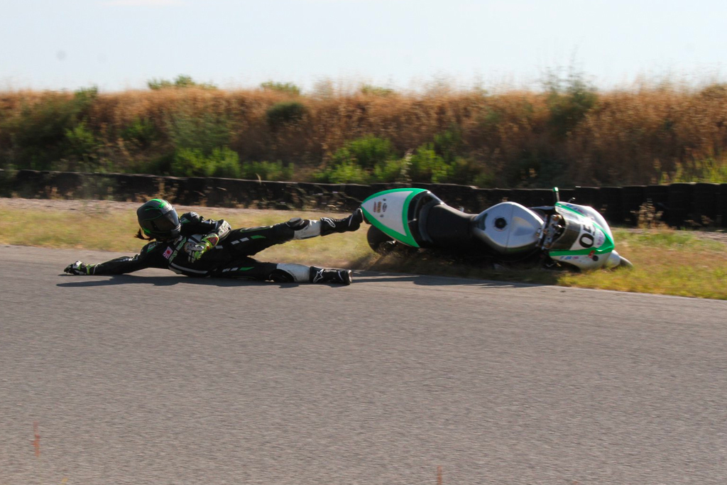 chute a moto sur circuit