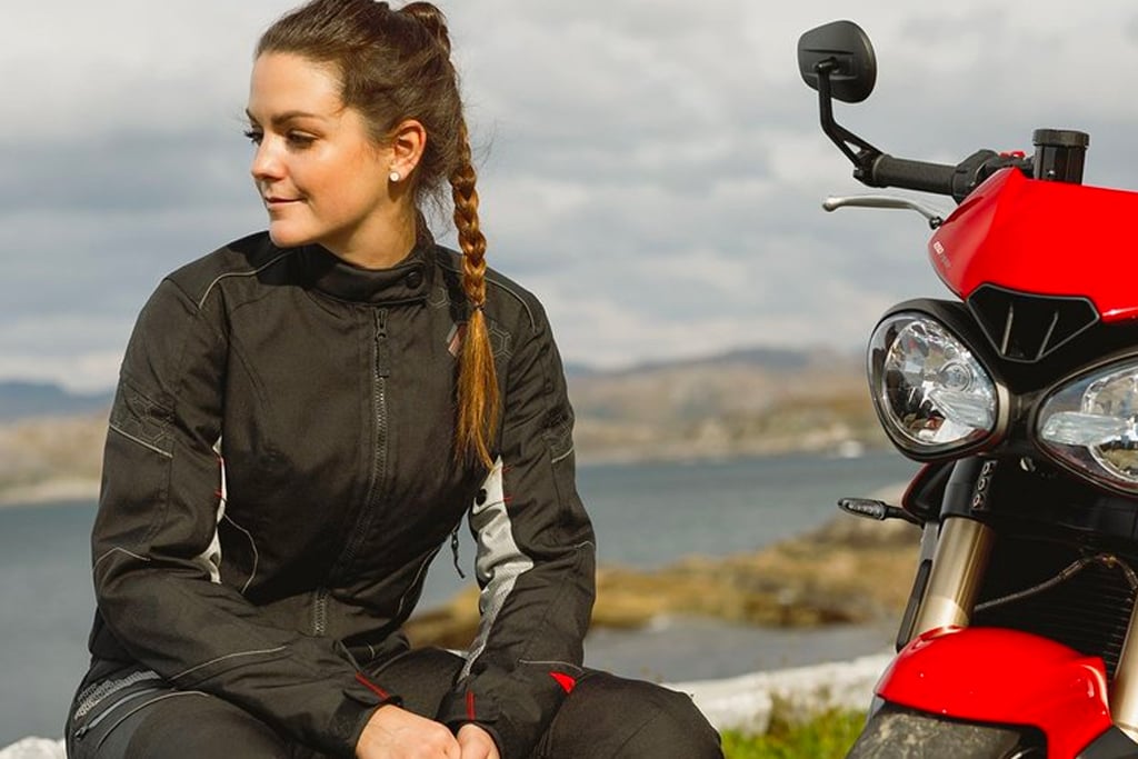 Comment bien choisir son blouson de moto pour femme - Live Love Ride - Le  blog iCasque