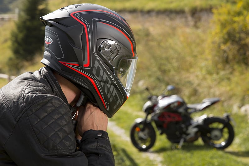 Quel casque moto pour débuter