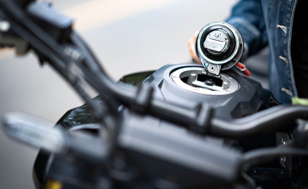 verifier son reservoir dessence avant hivernage de sa moto
