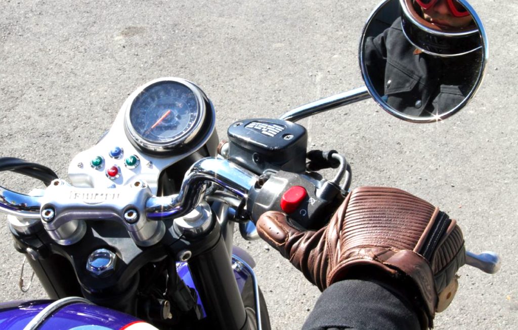 faire chauffer son moteur de moto