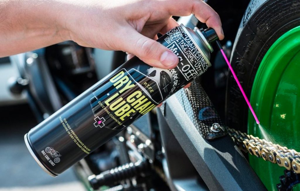 lubrifier sa chaine de sa moto