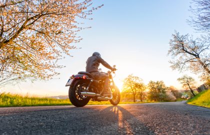 VÉRIFIER ET CHANGER SA BATTERIE MOTO - Live Love Ride - Le blog