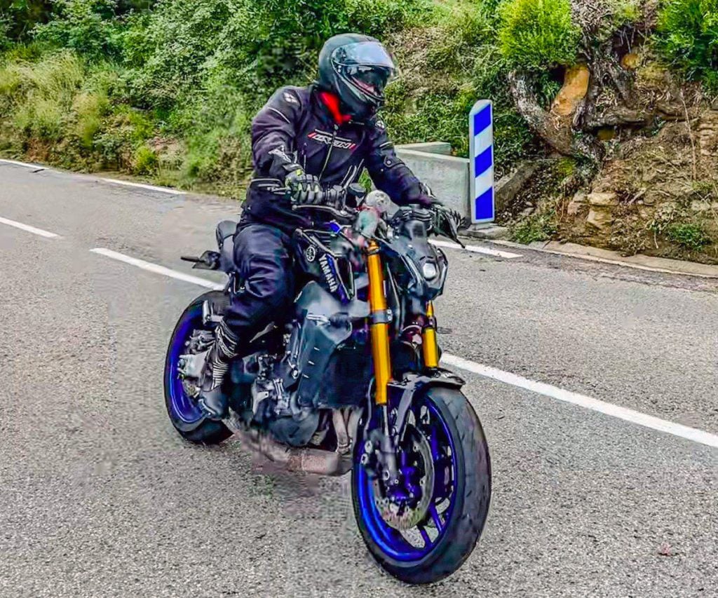 sur la route avec le casque nolan
