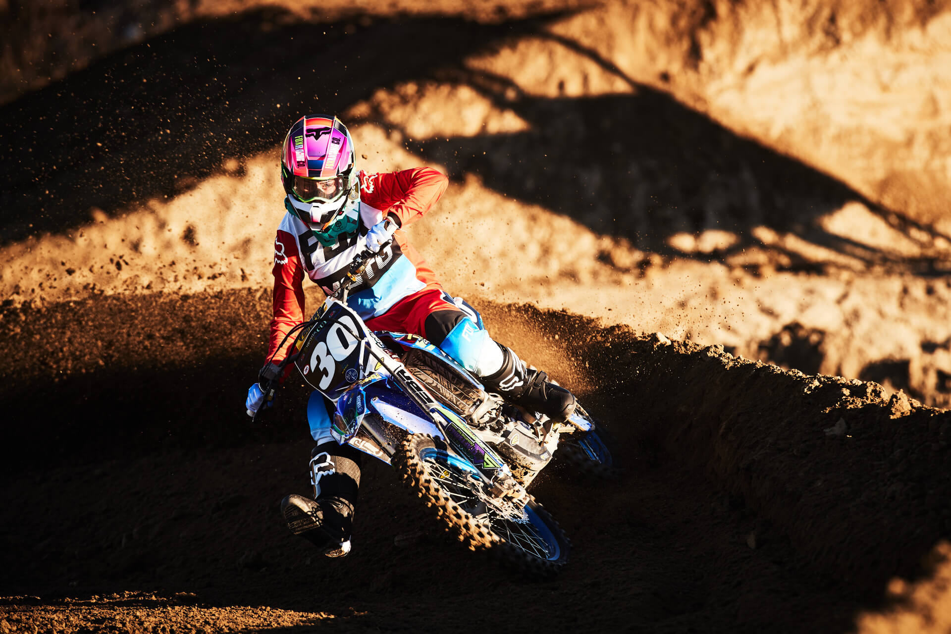 Découvrez notre guide complet pour bien choisir votre casque moto cross ! Confort, sécurité, prix : tous nos conseils pour faire le meilleur choix.